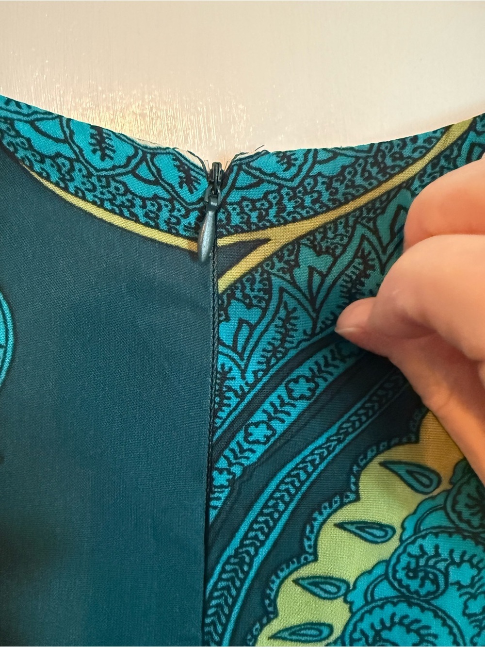 Sleeveless Teal Paisley Shift Dress - Picture 5 of 6
